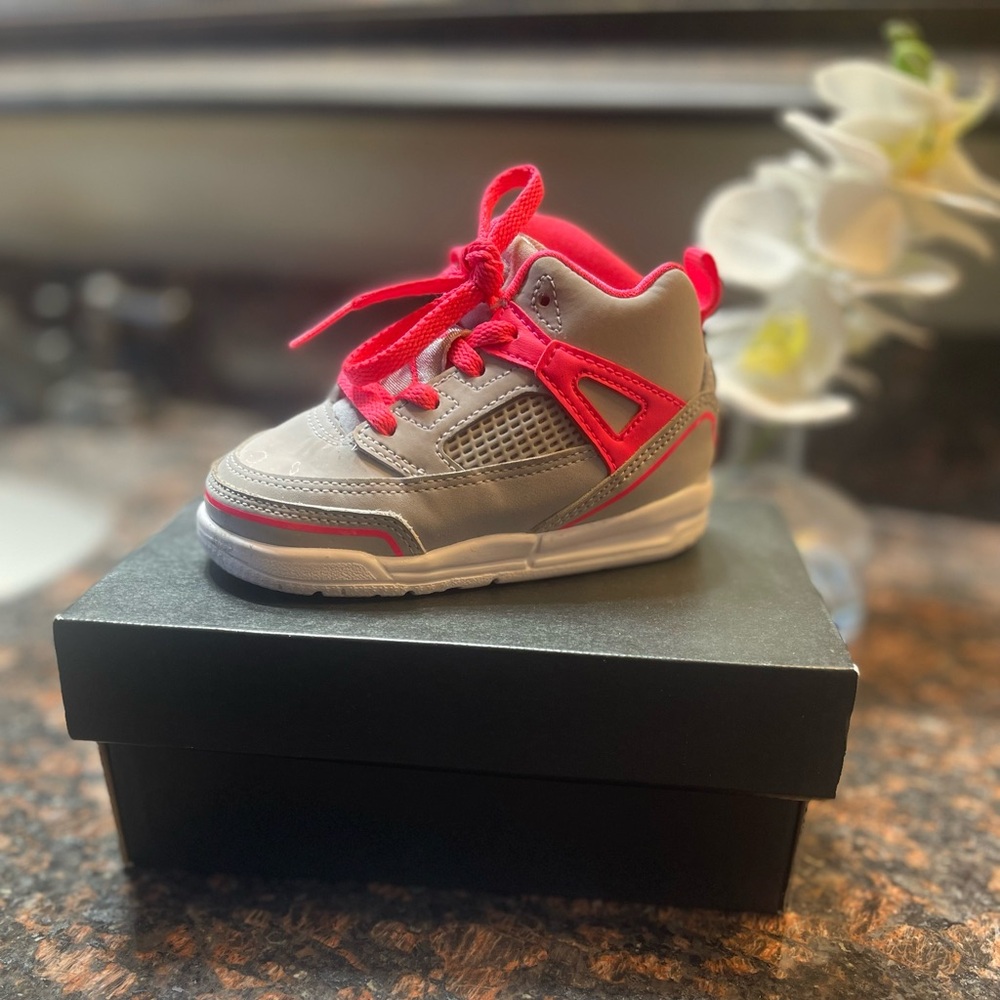 Jordan, size 4C